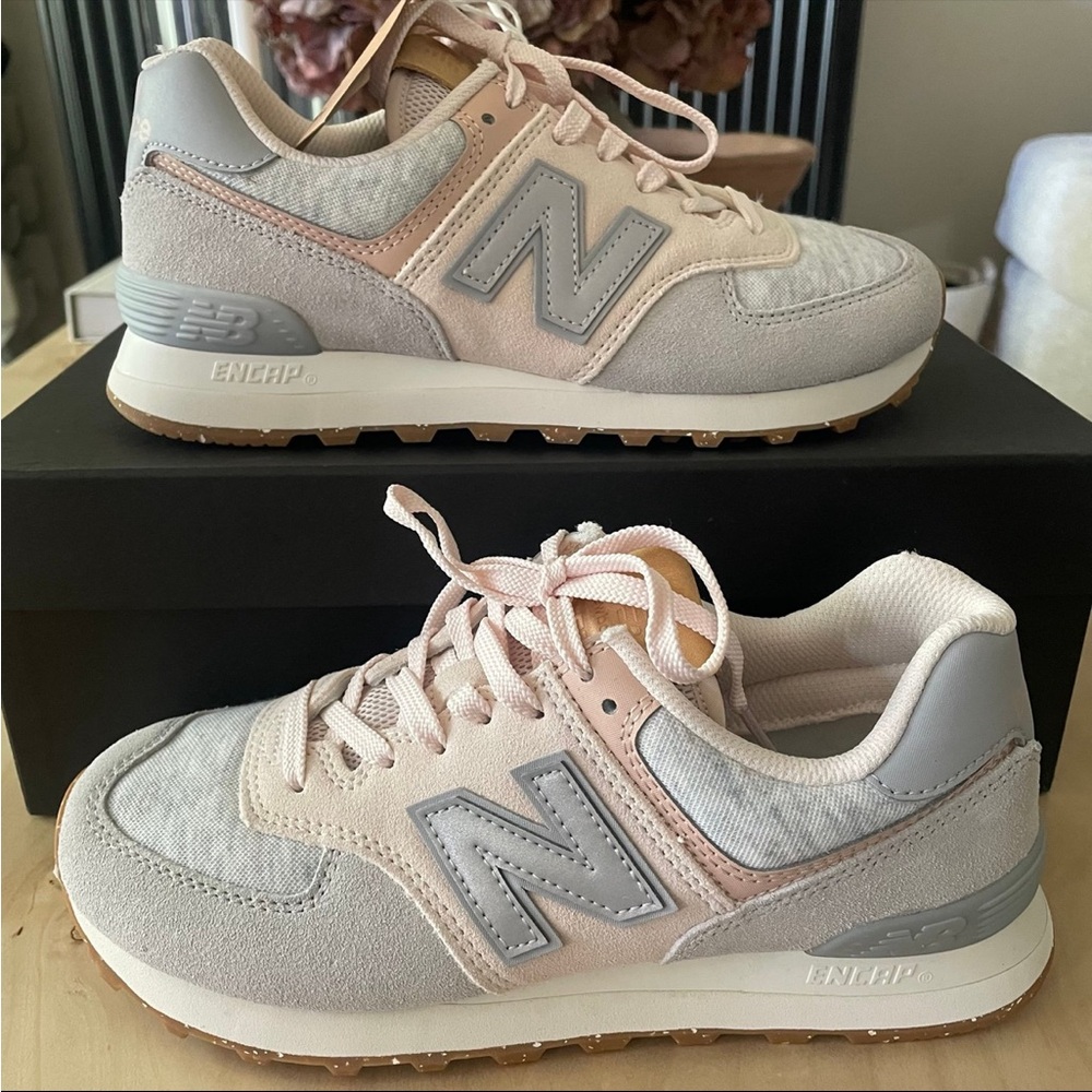 New Balance Women's Grey & Blush 574 Retro Runner